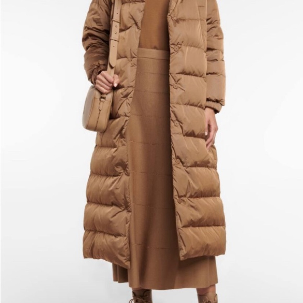 Max Mara
Women's Black The Cube Sportpi Reversible Down Coat